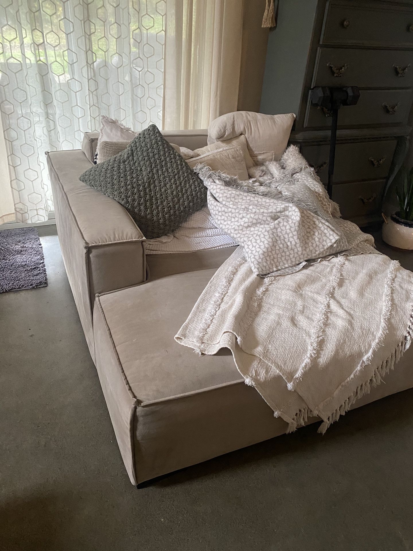 Chaise Lounge / Oversized