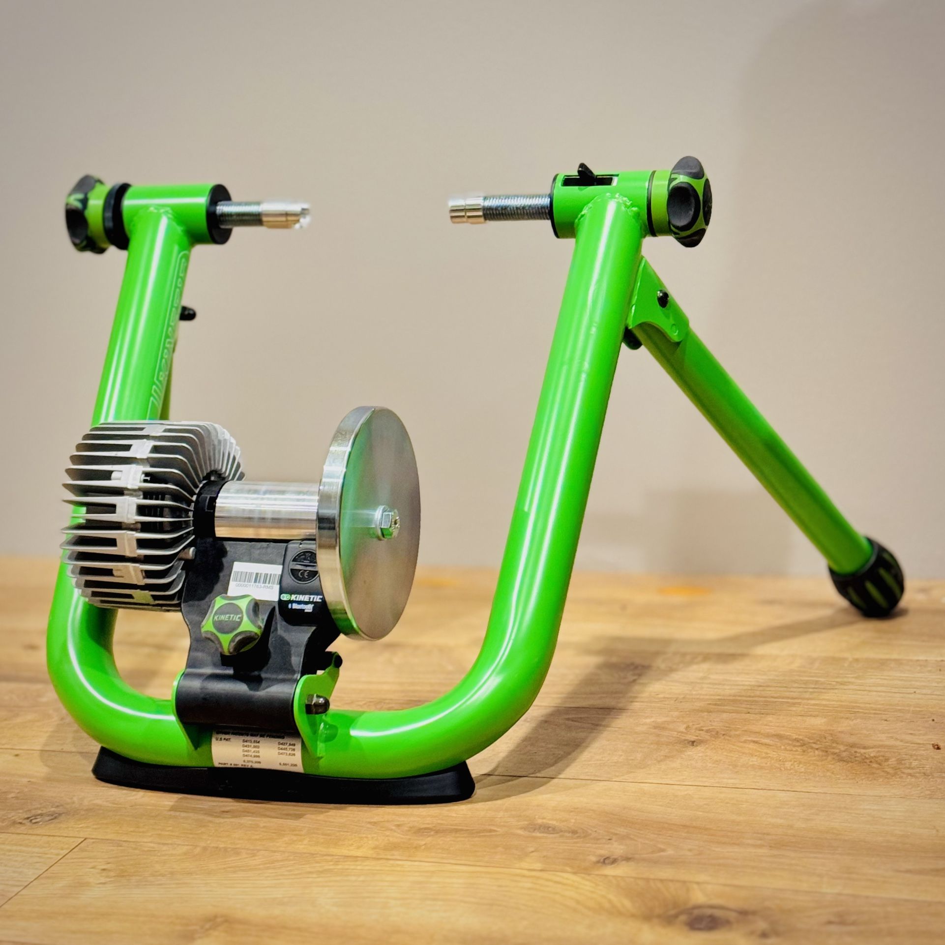 Bike Stand/Trainer - Kinetic Bluetooth Interactive Smart Bike Trainer - T-6500 Rock & Roll Smart