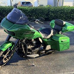 Full Road Glide Body With 2 Matching Tour Packs 