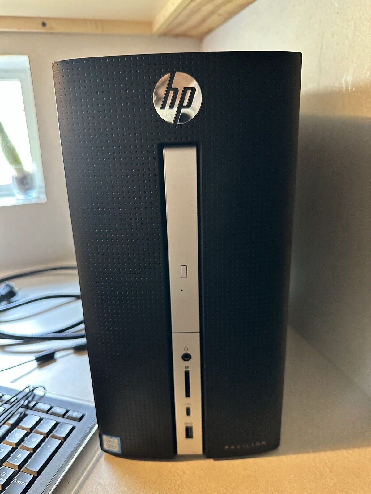 HP Pavilion 570-p013wb Desktop