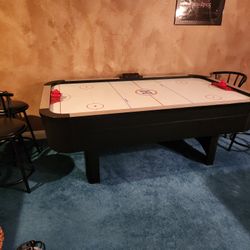 Air Hockey Table + 4 Stools