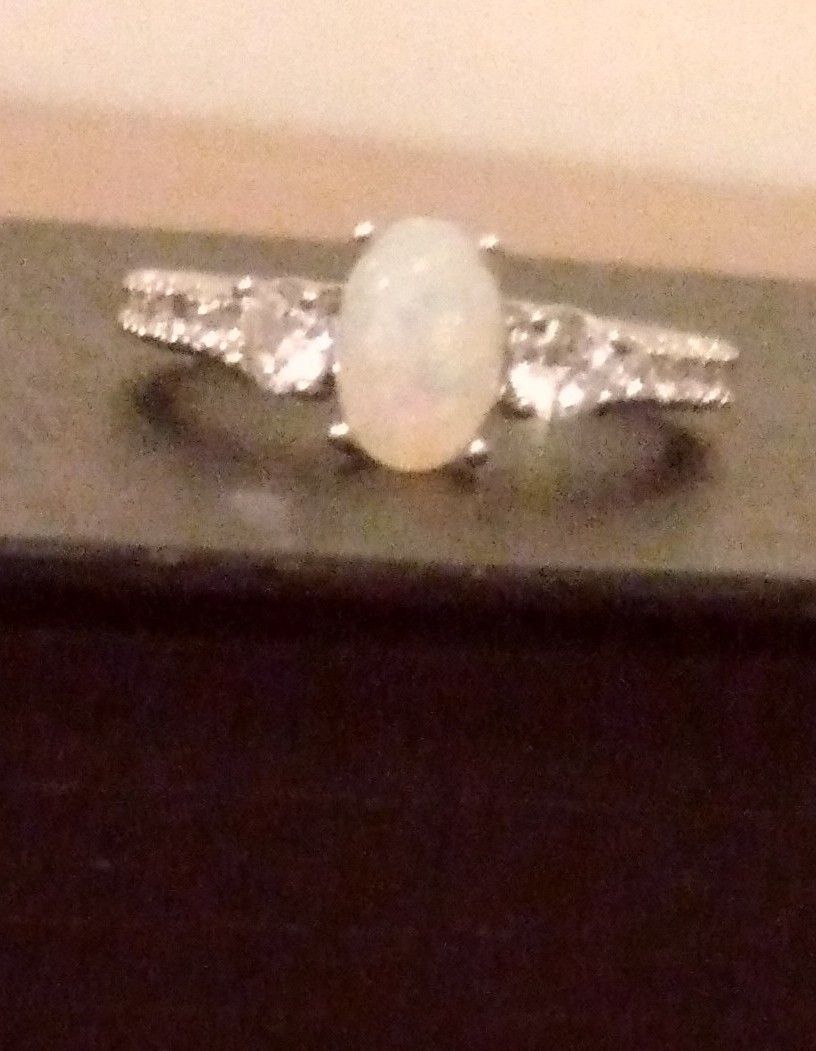BRAND NEW IN PACKAGE 3CT OVAL CUT WHITE FIRE OPAL STERLING SILVER ROMANTIC LADIES ENGAGEMENT RING