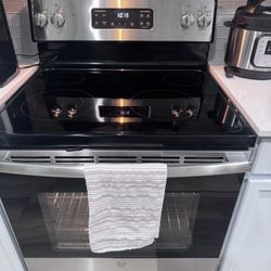 🔥 GE Electric Range/Stove – $250
