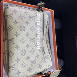 LV Messanger Trio Bag 