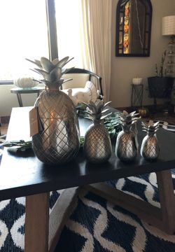 Tommy Bahama cocktail shaker set