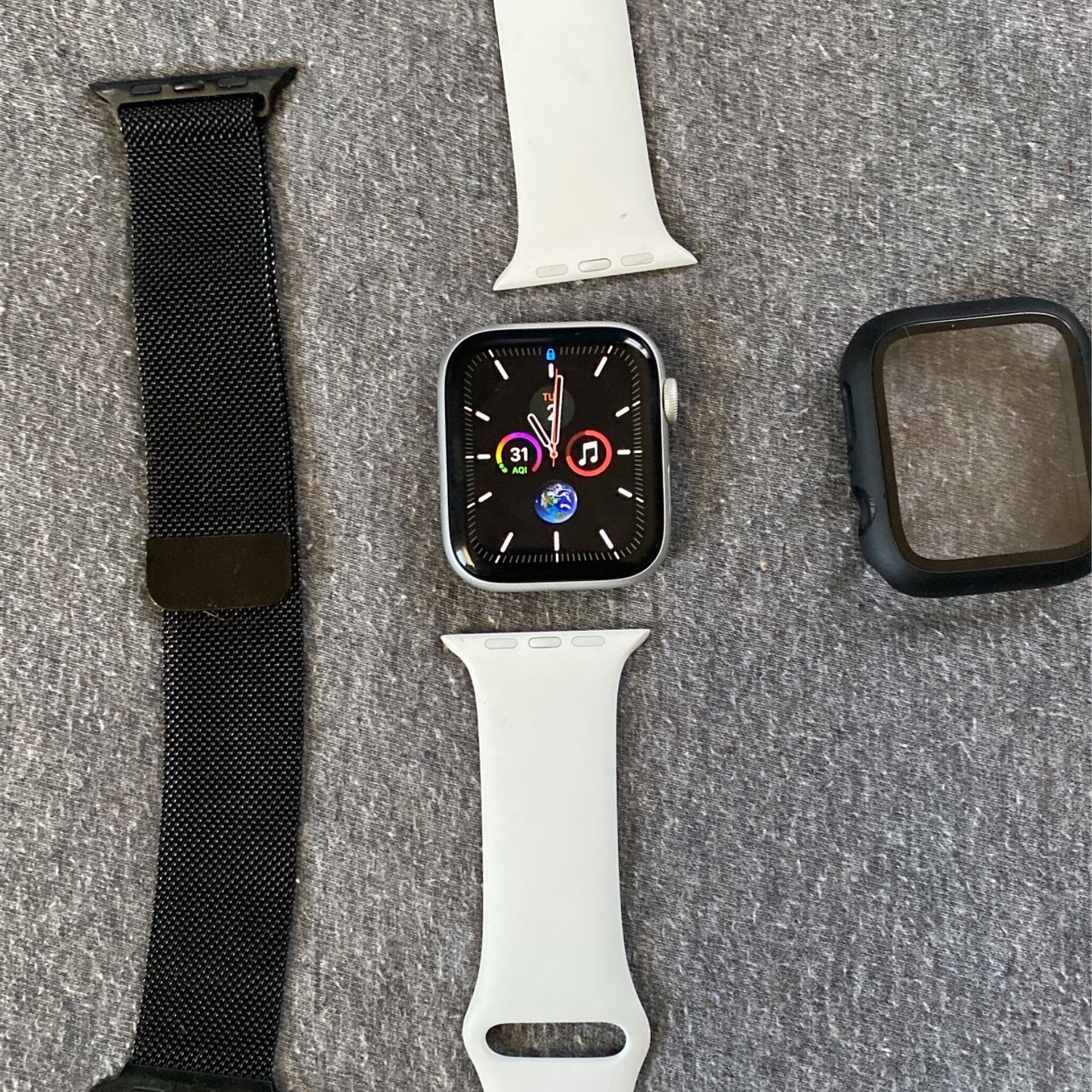 Apple Watch Series 4 44mm Gray aluminum