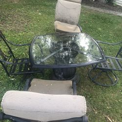 Patio Set With 4 Chairs  Have Cushions  Need Good Spray