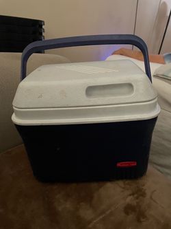 Mini Rubbermaid Cooler