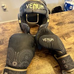  Venum Boxing Gloves, Head Gear
