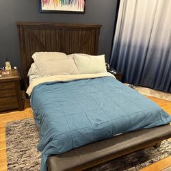 NEAR PERFECT CONDITION! Queen Bedroom Set - $500 (all pieces)