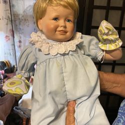 Beautiful  Antique  Doll Ceramic  Asking $40 Obo