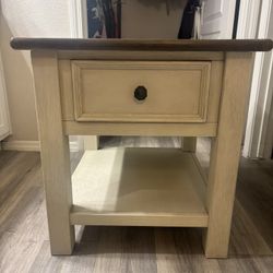Modern Wood Nightstand / End Table with Drawer & Shelf