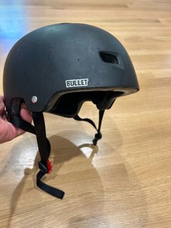 Skateboard helmet