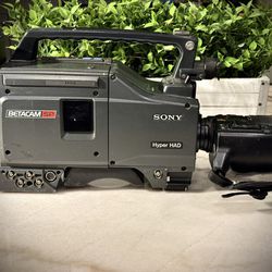 Sony Television Professional Broadcast Camera Betacam SP Camcorder With Lens
