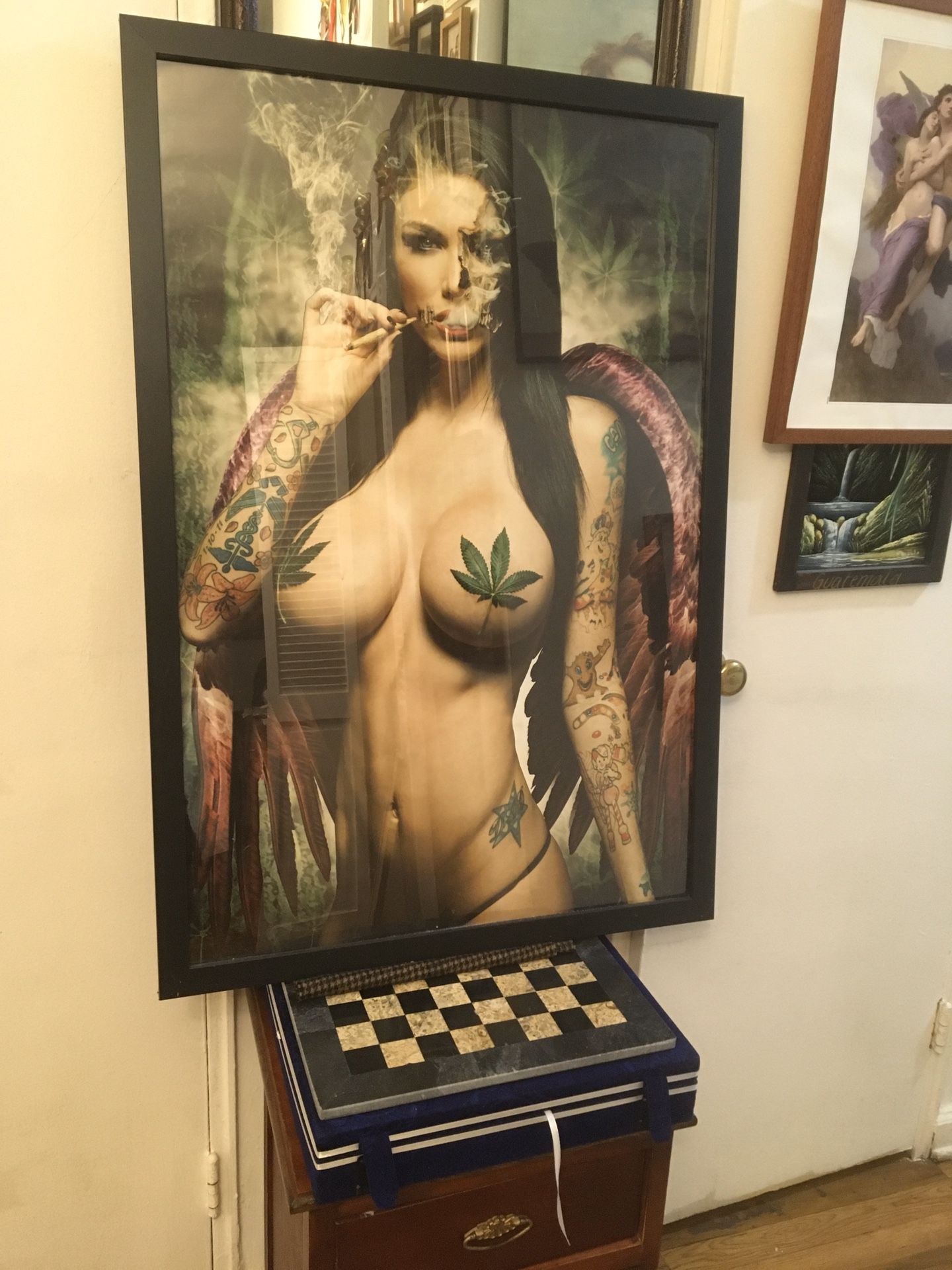 Lady lady smoke with frame 🖼