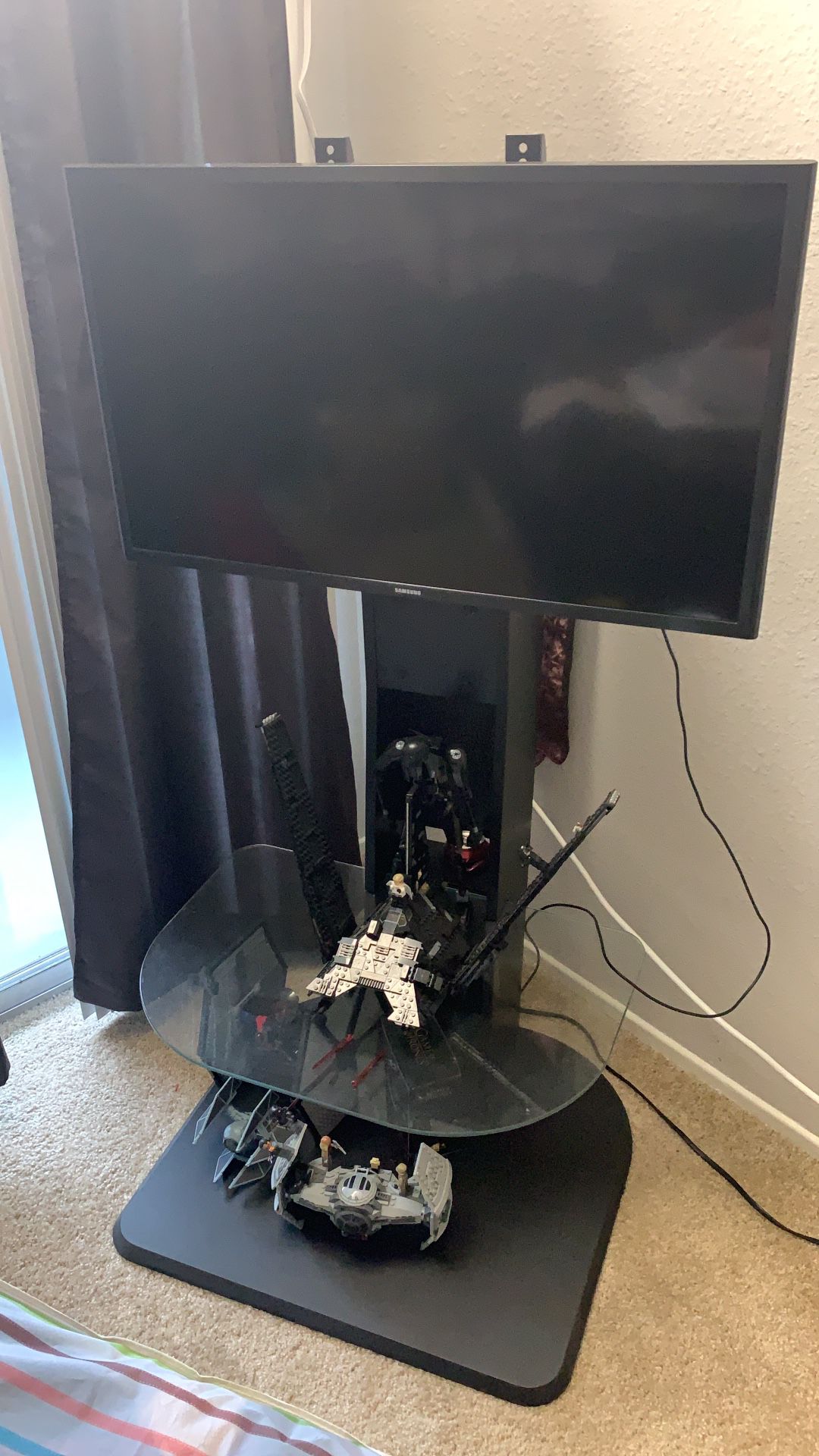Samsung 32 inch TV with Stand