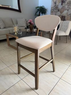 Like new bar/island stools  4 in total