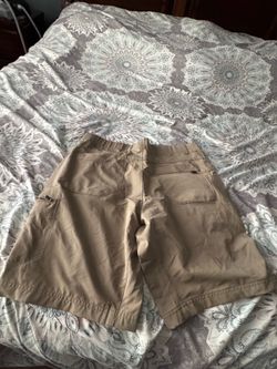 ZeroXposur Travel Series Men's Beige Shorts Solid Flat Front Button Pockets