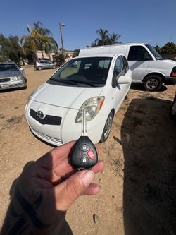 Car keys/llaves de autos/key fobs