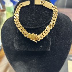 18k solid gold ladies bracelet pick up only!!