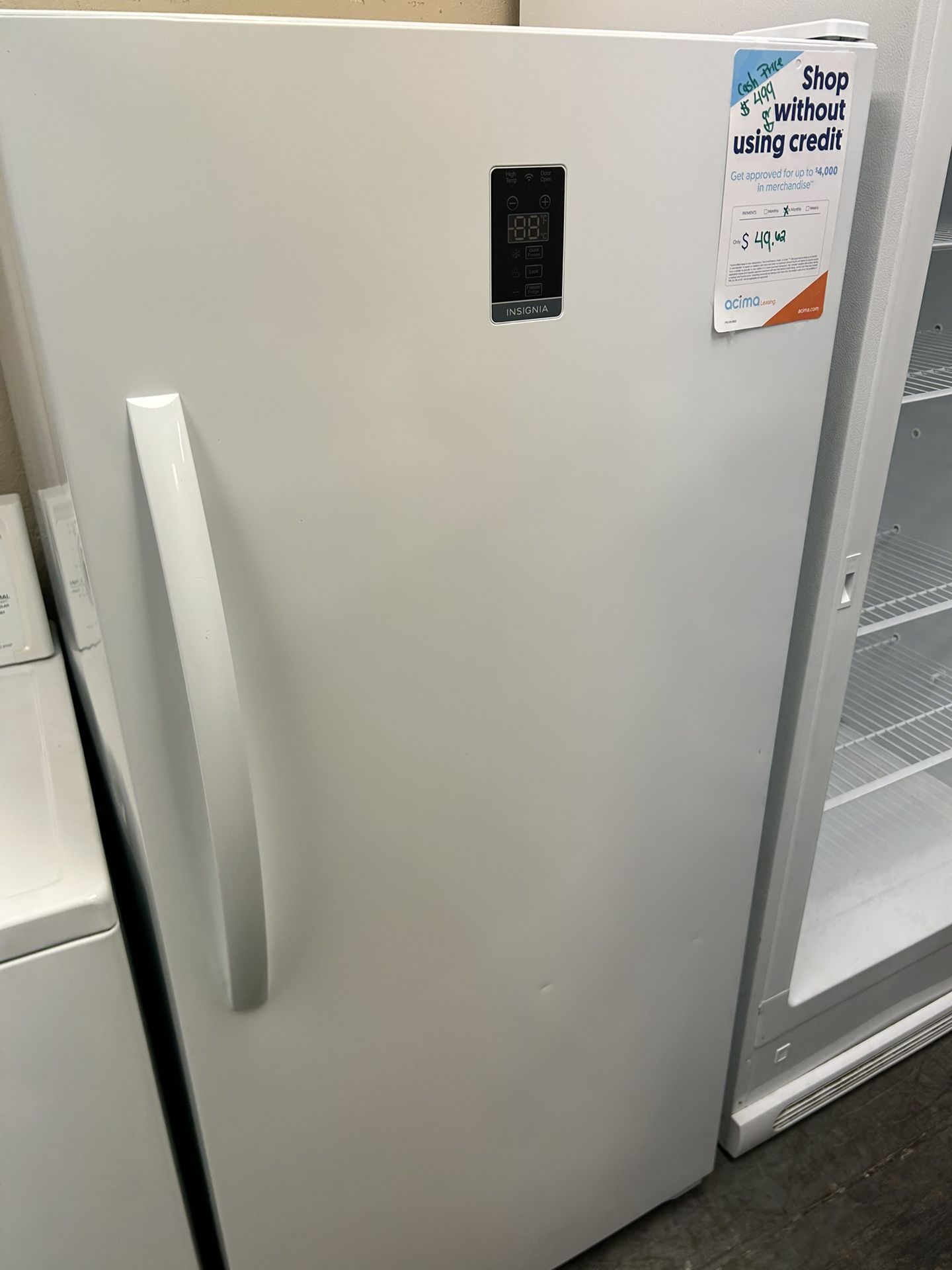 WHITE INSIGNIA UPRIGHT FREEZER for Sale in Mesa, AZ OfferUp