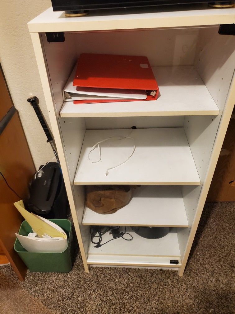 Stereo. Cabinet 100.00 Obo