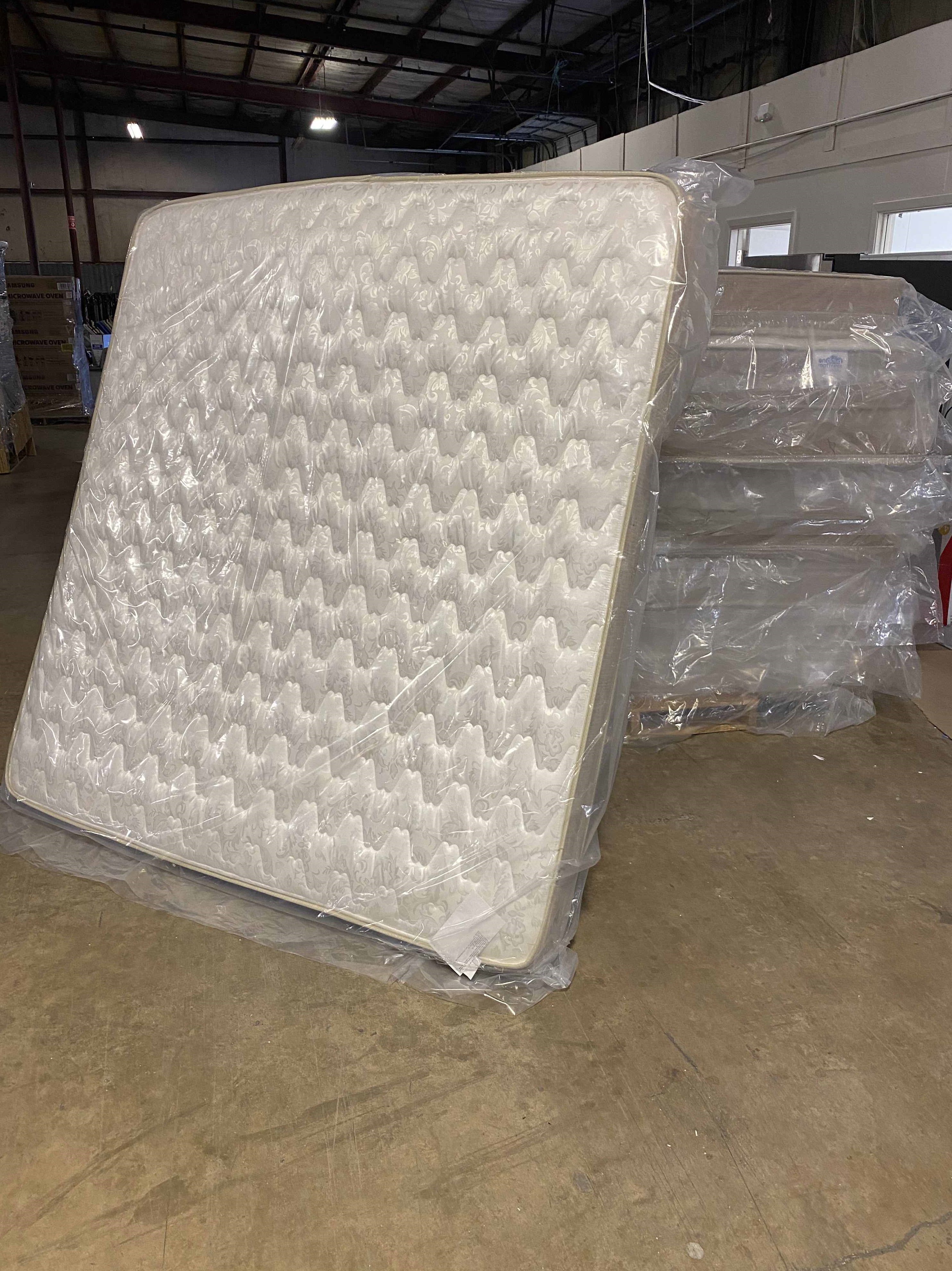 Queen and king brand new mattress ! Made in USA ! Must sell! Liquidation event R 6J