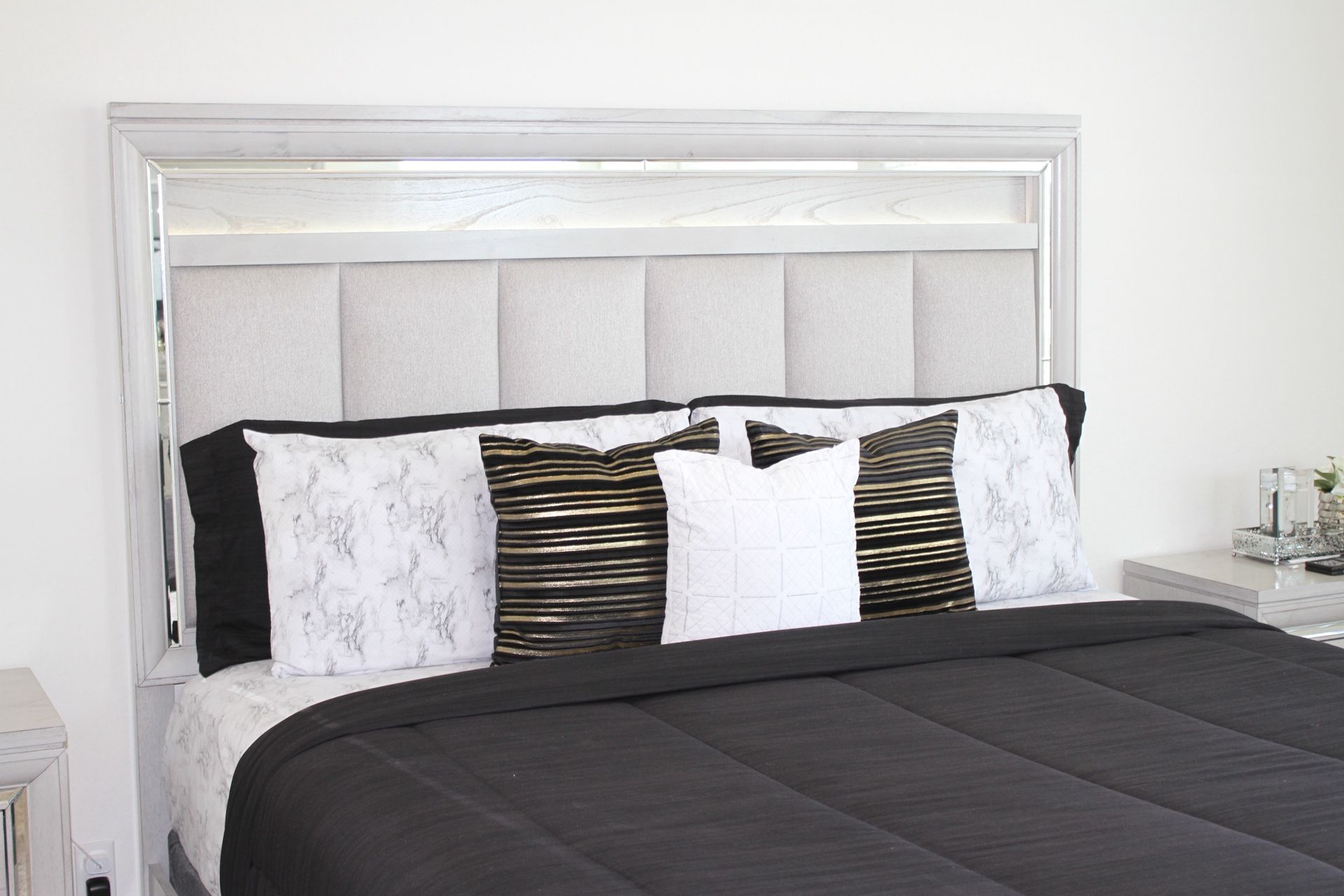 6peice King Size Bedroom Set Including Bed frame, Dresser, Mirror, Chest, 2 Nightstand, Including King Size Mattress