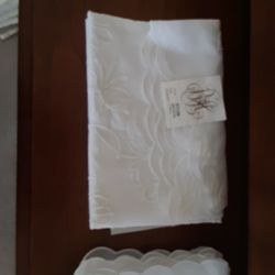 1 Tablecloth  by  Balta and  9 Napkins Made In Switzerland Next