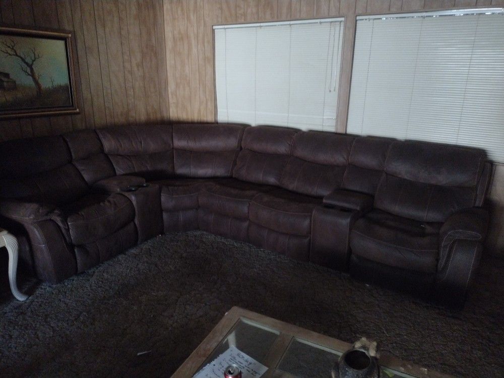 Large Sectional Furniture Row Paid 3000.00 3 Recliner's Phone Chargers No Tears No Stains Great Condition