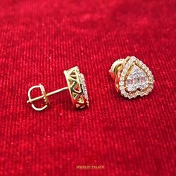 Elegant Heart-Shaped Earring with baguette diamonds 10K Gold and 0.5 CTW 