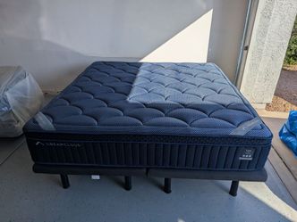 King Dreamcloud Luxe Memory Foam Mattress - Like New