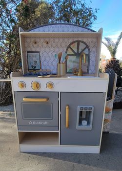 Kids Play Kitchen