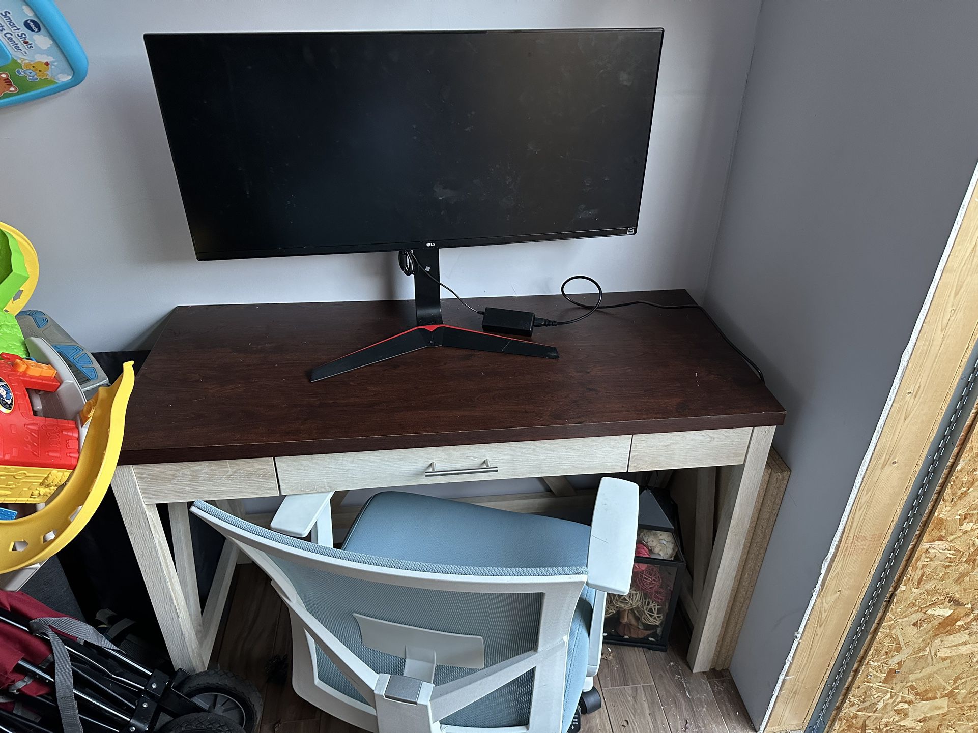 Desk With Chair