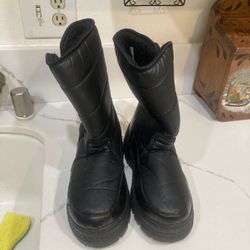 WFS Boots Mens Size 8 M Faux Fur Lined Touch Fastener Black Outdoor Snow Boots