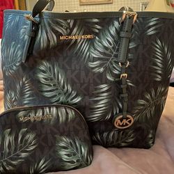 Authentic Michael Kors Tote With Matching Makeup Bag 