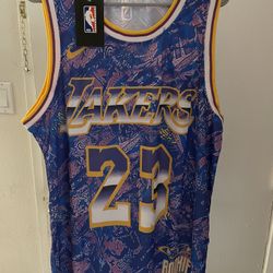 Lebron Jersey NWT Mens 