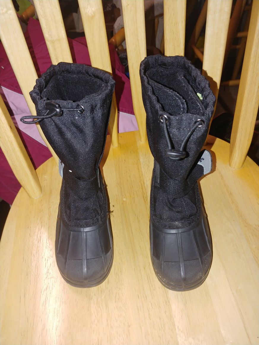 Kamik kids snow boots size 13