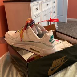 Woman Size 8 Air max ( New)