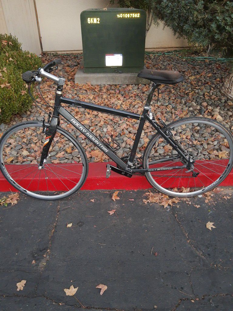 Rocky Mountain Metro Hybrid Bicycle