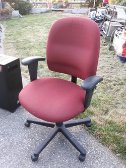 Quality desk office chair adjustable good c pool ndition