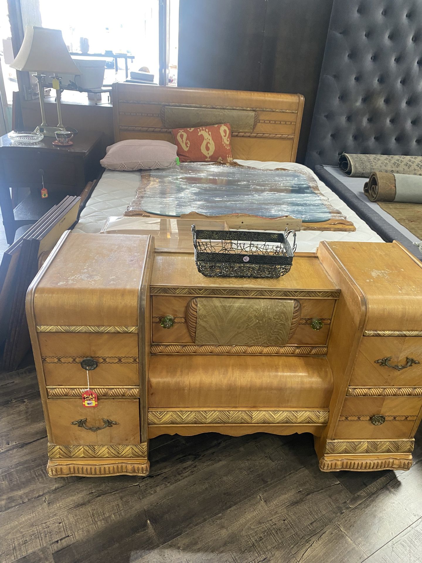 Queen Bed With Vanity And Mirror