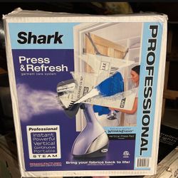 Shark handheld Steamer Like New 