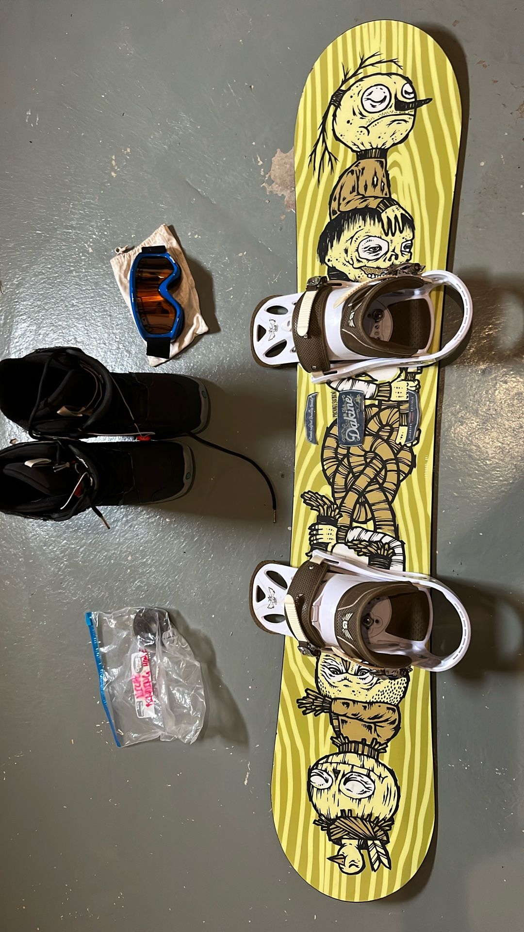 2012 Niche Snowboard + Gear