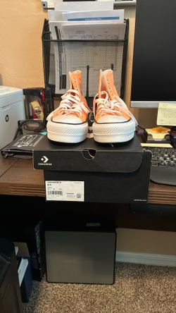 Brand New Size 65 Women’s Converse All-Stars