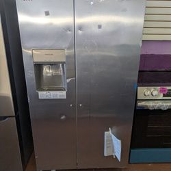 Frigidaire Side By Side Refrigerator New 