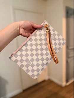 LV wallet/ wrist pochette