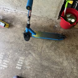 Mongoose scooter