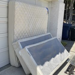 King Size Sealy, Posturepedic Mattress And Box Springs in good condition