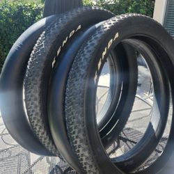Kenda 26x4.0 in bike tires and inner tubes